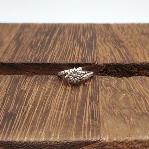 Size 5.5 925 Sterling Silver Love Waits Flower Ring